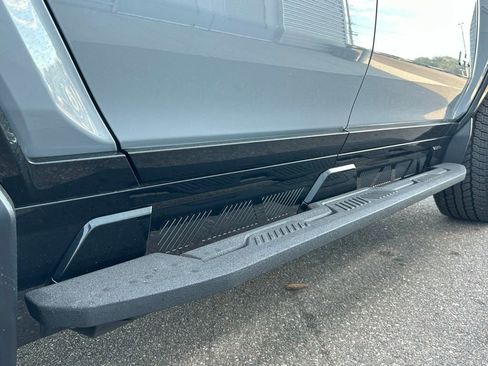 Used 2025 GMC Hummer EV 2X image 58