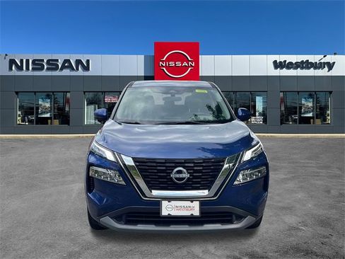 Used 2023 Nissan Rogue SV image 2