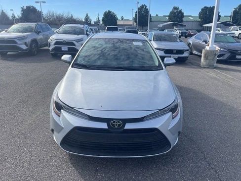 Used 2024 Toyota Corolla LE image 2