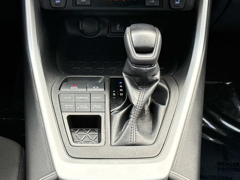 Used 2022 Toyota RAV4 XLE w/ Convenience Package AWD/4WD image 17