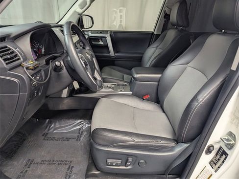 Used 2018 Toyota 4Runner SR5 Premium image 10