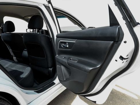 Used 2018 Nissan Altima 2.5 SV image 44