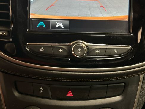 Used 2017 Chevrolet Trax LT w/ LT Convenience Package AWD/4WD image 5