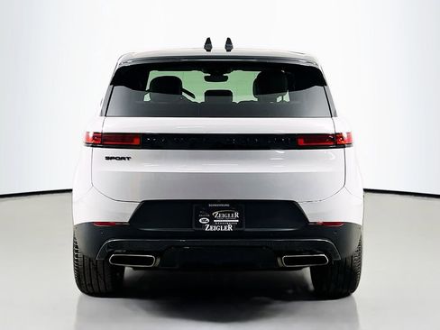 Used 2024 Land Rover Range Rover Sport SE image 6