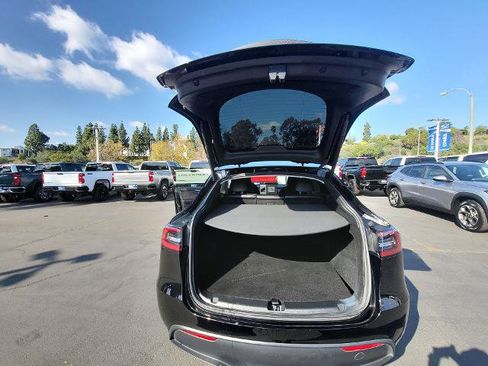 Used 2023 Tesla Model Y Performance image 23
