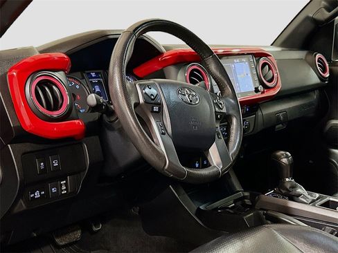 Used 2020 Toyota Tacoma TRD Off-Road image 7