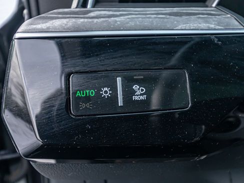 Used 2021 Audi e-tron Premium Plus w/ Premium Plus Package image 21