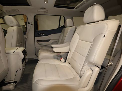 Used 2023 GMC Acadia Denali w/ Denali Ultimate Package FWD image 25