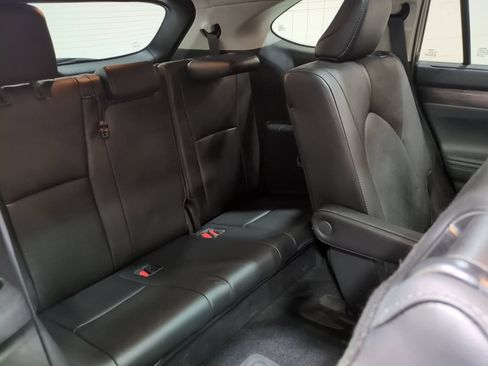 Used 2021 Toyota Highlander Platinum AWD/4WD image 13