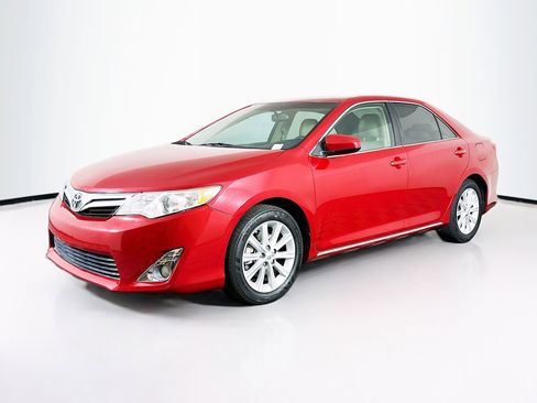 Used 2013 Toyota Camry XLE FWD image 3