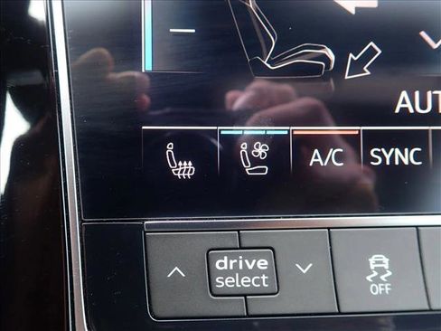 Used 2021 Audi Q8 Premium Plus w/ Premium Plus Package image 23