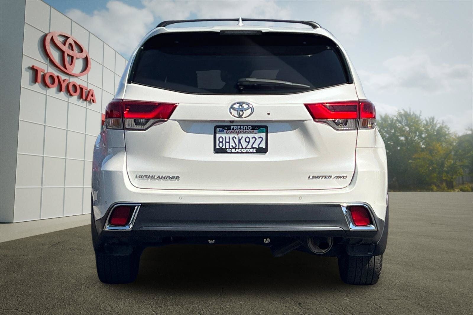Used 2019 Toyota Highlander Limited Platinum AWD/4WD image 4