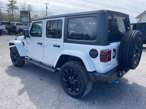 Used 2023 Jeep Wrangler Unlimited Sahara w/ Cold Weather Group AWD/4WD image 5