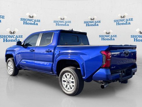 Used 2025 Toyota Tacoma SR5 AWD/4WD image 5