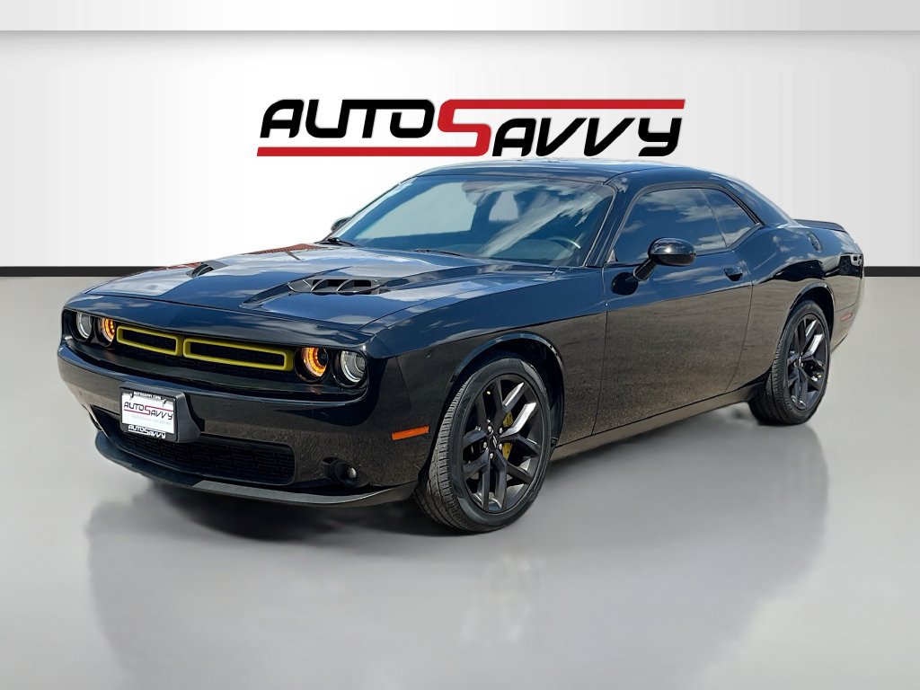 Used 2019 Dodge Challenger SXT w/ Blacktop Package RWD image 3