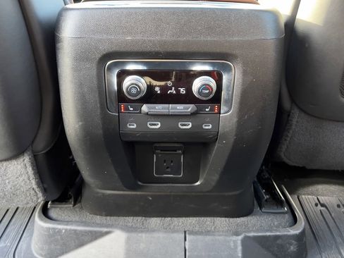 Used 2024 GMC Yukon XL Denali Ultimate image 18