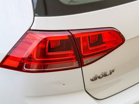 Used 2017 Volkswagen Golf Wolfsburg Edition FWD image 10