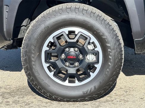 Certified 2025 Toyota Tacoma TRD Off-Road image 28