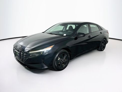 Used 2021 Hyundai Elantra SEL FWD image 3