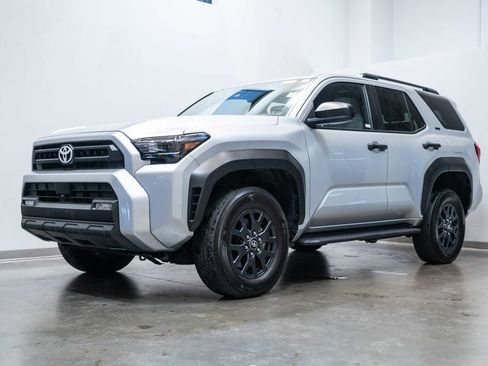 Certified 2025 Toyota 4Runner SR5 AWD/4WD image 3