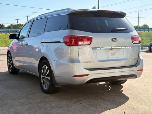 Used 2018 Kia Sedona SX FWD image 5