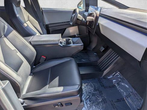 Used 2024 Tesla Cybertruck AWD Crew Cab image 21