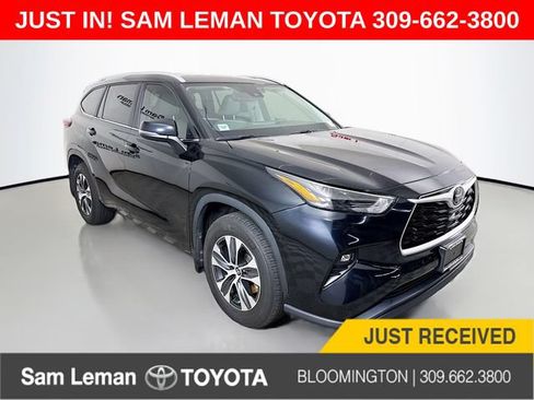 Used 2024 Toyota Highlander XLE FWD image 1