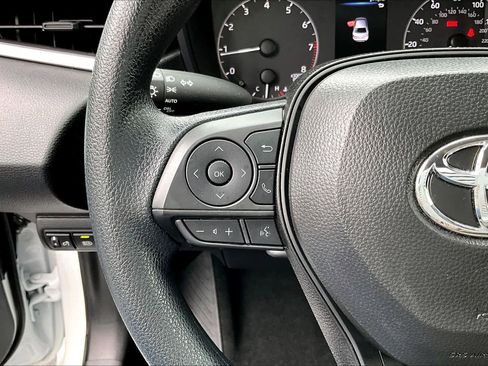 Used 2025 Toyota Corolla LE image 22