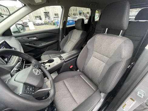 Used 2025 Nissan Rogue SV image 38