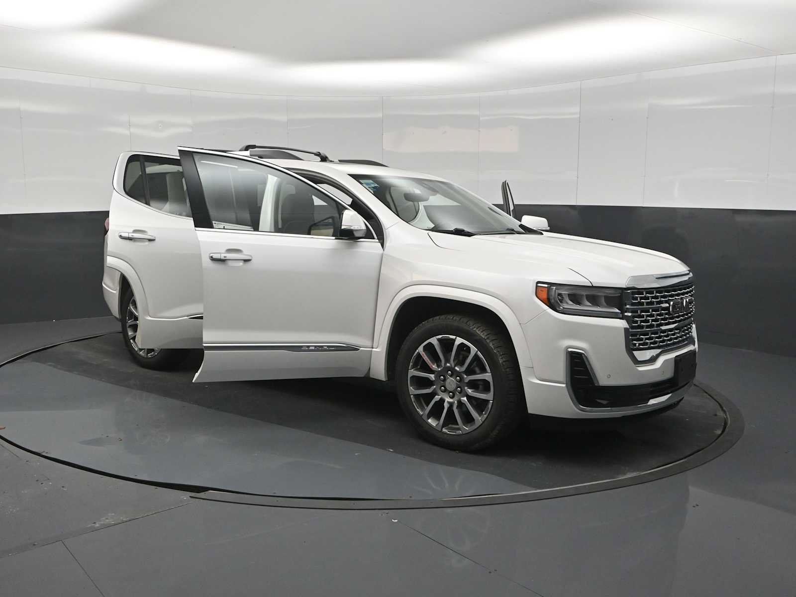 Used 2022 GMC Acadia Denali w/ Denali Ultimate Package AWD/4WD image 29