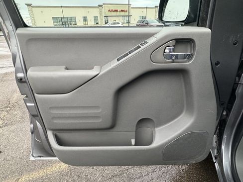 Used 2018 Nissan Frontier SV image 21