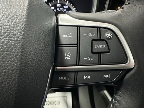 Used 2025 Toyota Highlander XLE image 21