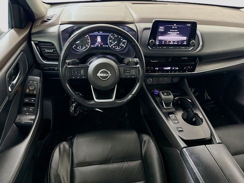 Used 2022 Nissan Rogue SV w/ SV Premium Package image 17