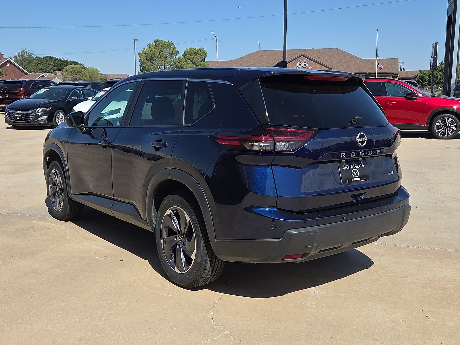 Used 2024 Nissan Rogue SV FWD image 4