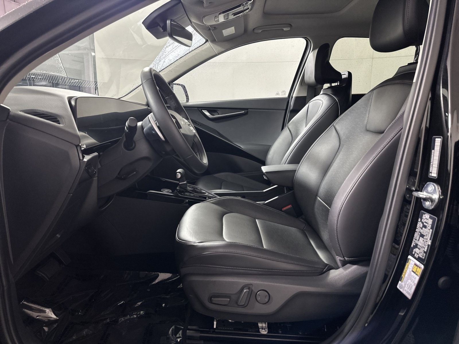 Used 2025 Kia Niro FWD image 13