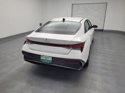 Used 2024 Hyundai Elantra SE FWD image 7