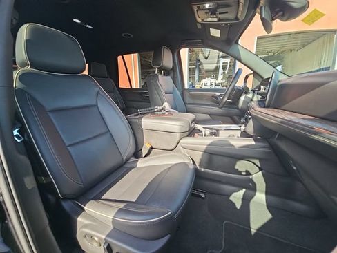 Used 2025 Chevrolet Tahoe Premier AWD/4WD image 30