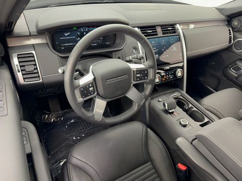 Certified 2026 Land Rover Discovery Dynamic SE AWD/4WD image 4