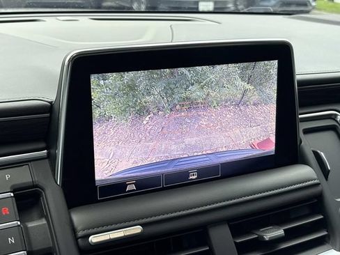 Used 2021 Chevrolet Suburban Z71 w/ Rear Media and Nav Package AWD/4WD image 33