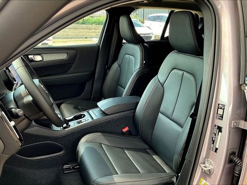 New 2026 Volvo XC40 B4 Core w/ Climate Package image 22