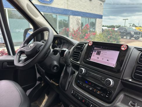 Used 2024 RAM ProMaster 2500 w/ Convenience Group FWD image 12