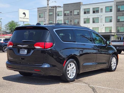 Used 2020 Chrysler Voyager Lxi image 10
