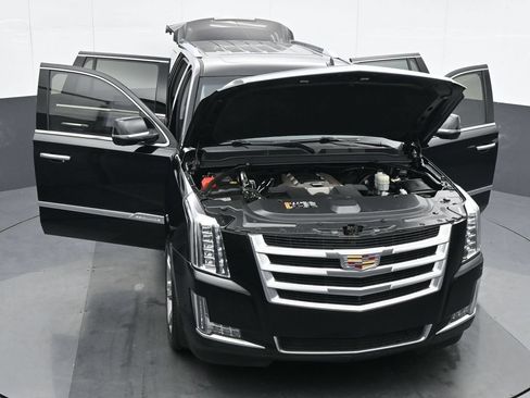 Used 2019 Cadillac Escalade Luxury AWD/4WD image 35