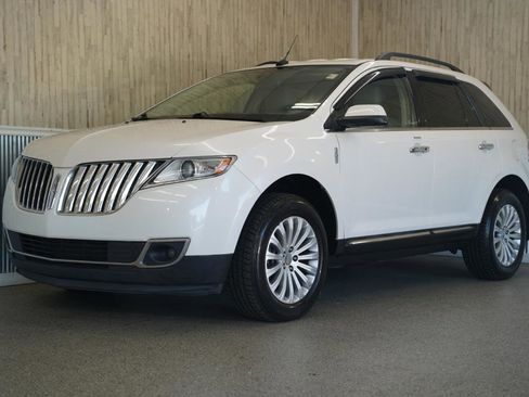 Used 2013 Lincoln MKX FWD image 4