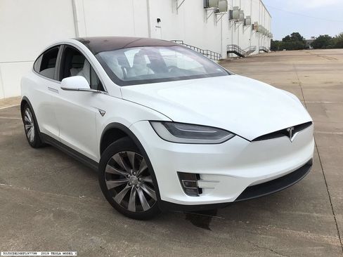 Used 2019 Tesla Model X 75D AWD/4WD image 5