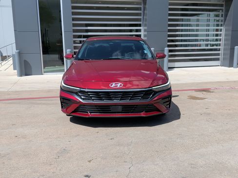 Used 2024 Hyundai Elantra SEL w/ Convenience Package FWD image 3