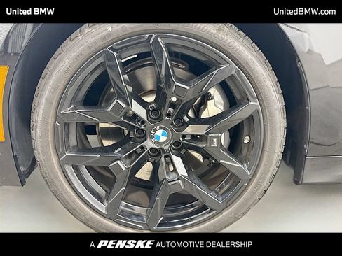 Used 2025 BMW 330i Sedan w/ M Sport Package RWD image 2