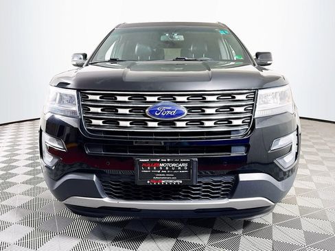 Used 2017 Ford Explorer XLT w/ Equipment Group 202A image 2