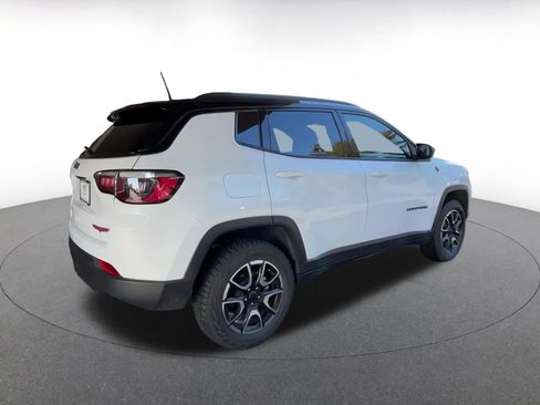 Used 2025 Jeep Compass Trailhawk image 14