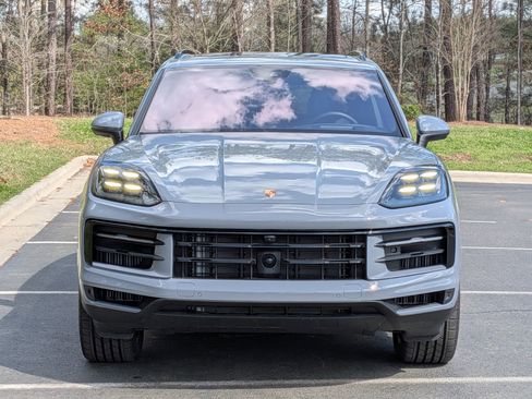 Certified 2025 Porsche Cayenne GTS AWD/4WD image 10